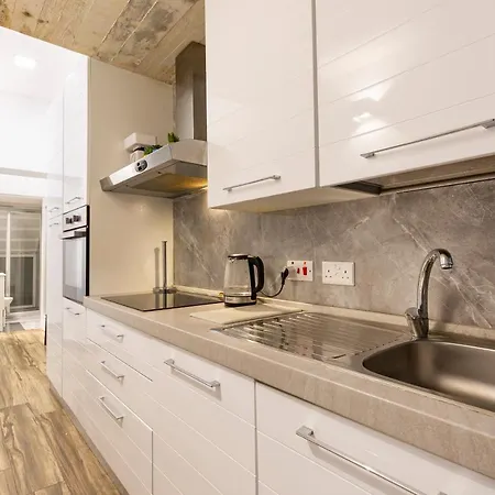 Charming 2br House Of Character In W/wifi By 360 Estates Apartament